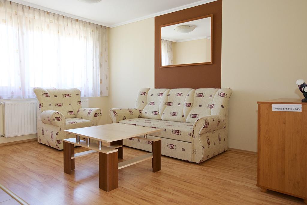 Zoli Apartmanok-Brody 51-53 Hajduszoboszlo Exterior photo