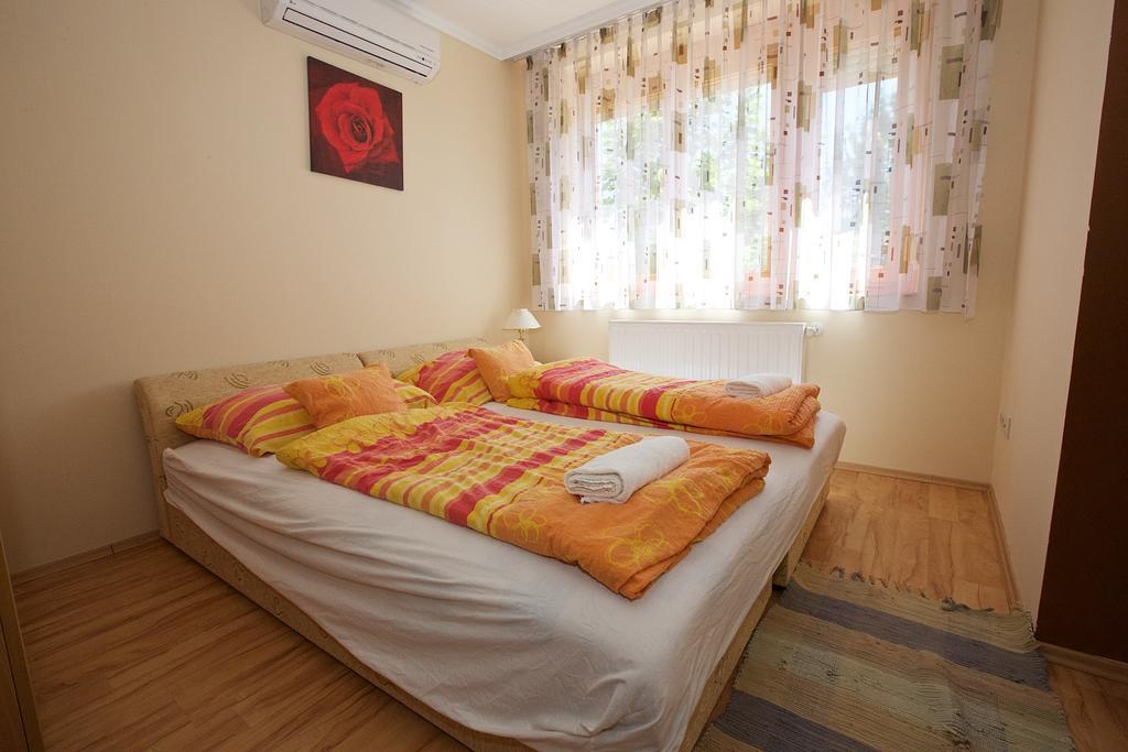 Zoli Apartmanok-Brody 51-53 Hajduszoboszlo Exterior photo