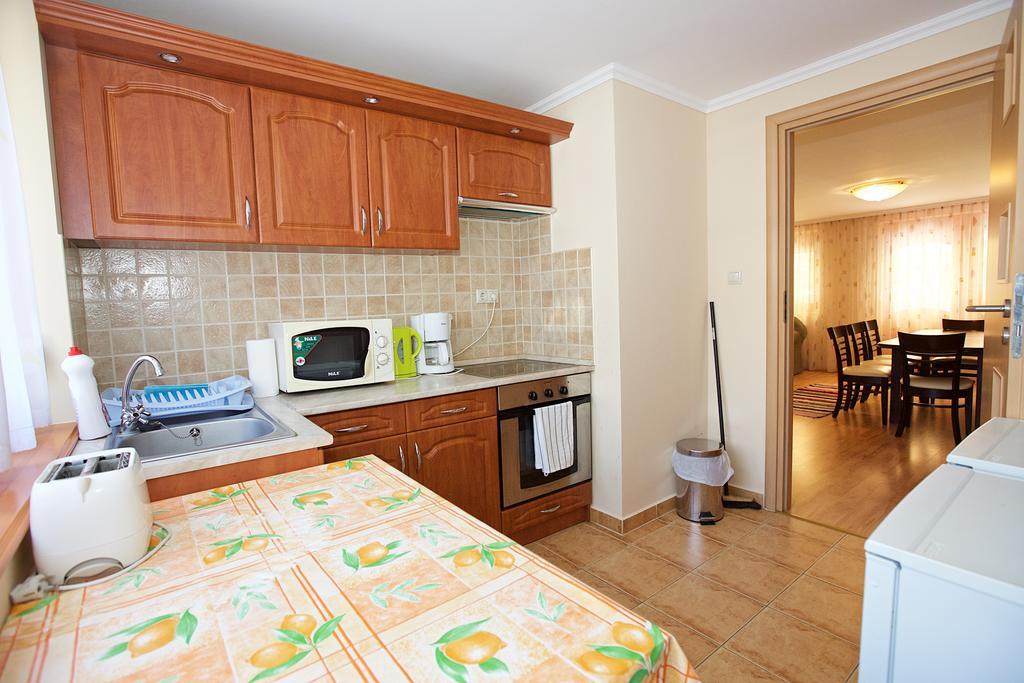 Zoli Apartmanok-Brody 51-53 Hajduszoboszlo Exterior photo